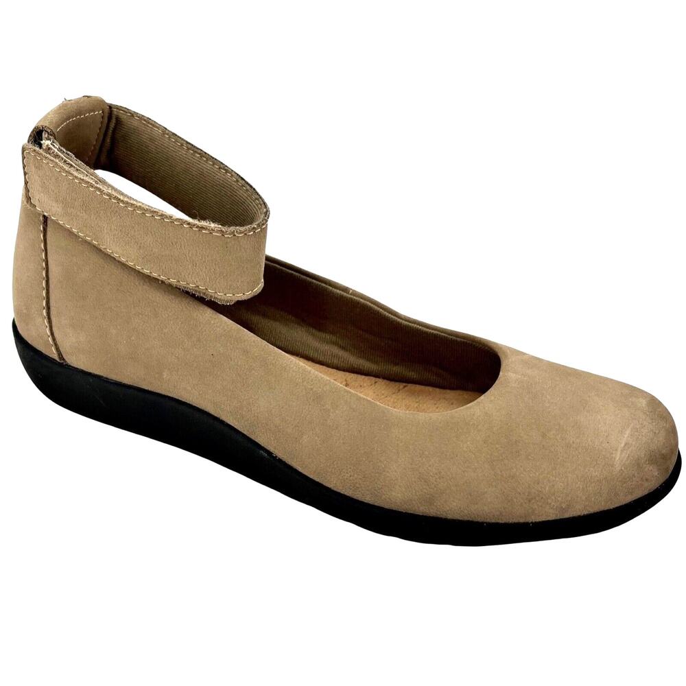 CLARKS MEDORA NINA WOMEN'S ANKLE STRAP TAN SUEDE FLATS SIZE 8